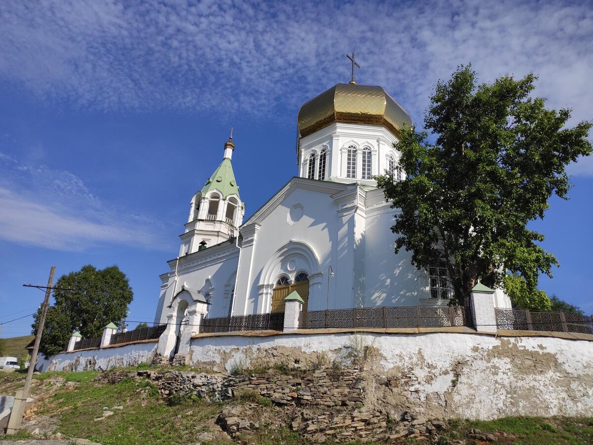 Крестовоздвиженская церковь в Сыростане. Строительство храма в селе Сыростан началось 30 мая 1882 года.