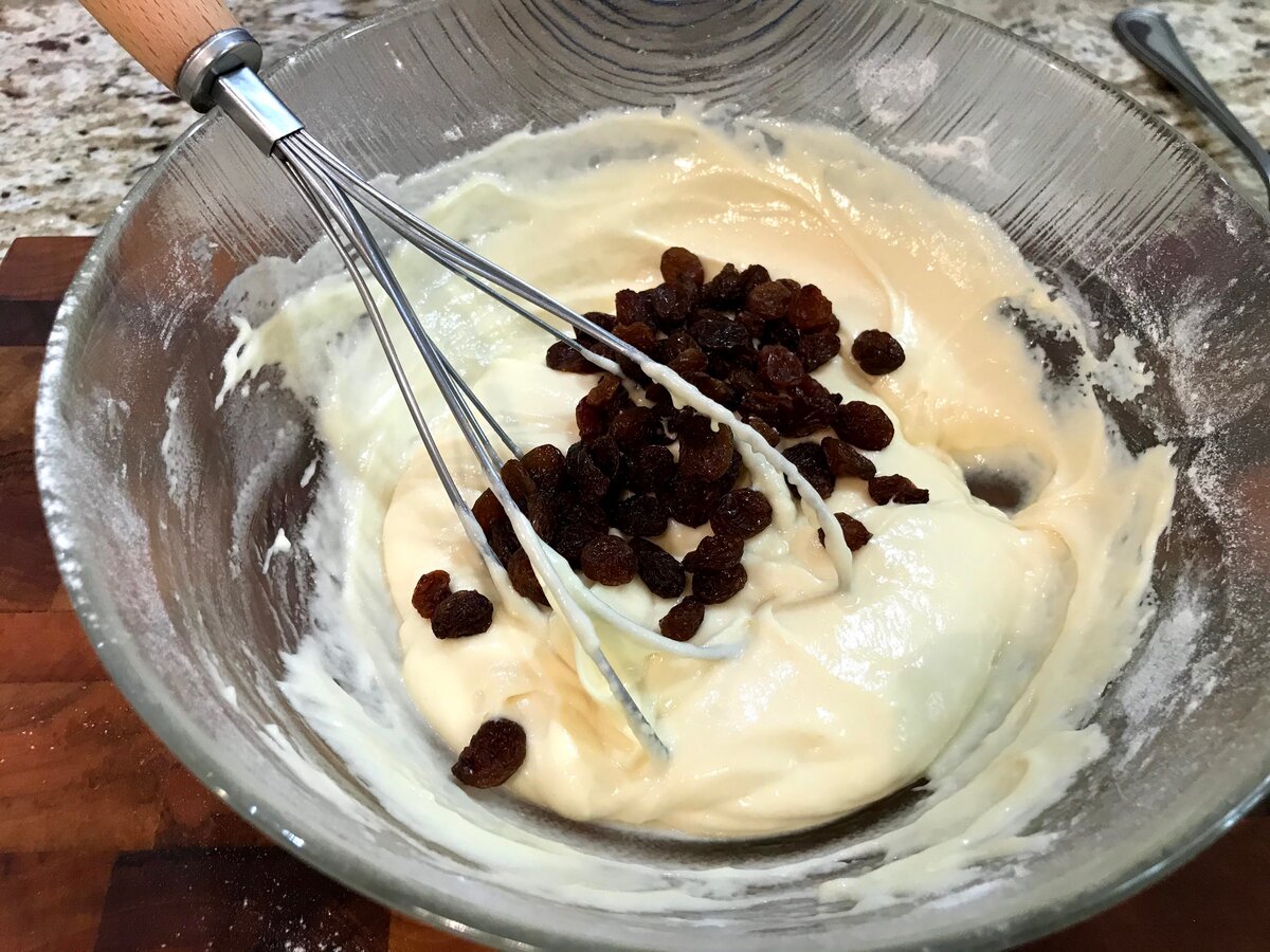 Кекс.  Простой рецепт кекса с изюмом.
