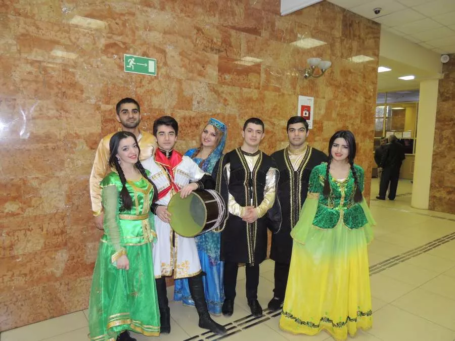 Как появились азербайджанцы в дербенте. Джум мирзаага дербент театр. Азербайджанцы в дагестане. Дербентские азербайджанцы. Азербайджанцы дербента.