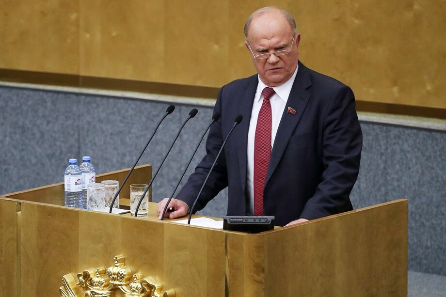 Лидер КПРФ Геннадий Зюганов уже один раз в прямом смысле спас парламент от роспуска.Фото: Сергей Фадеичев/ТАСС