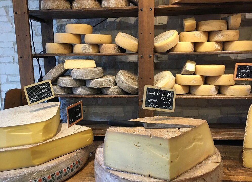 „Если в стране нет по меньшей мере пятидесяти сортов сыра и хорошего вина, значит, страна дошла до ручки.“ —  Сальвадор Дали