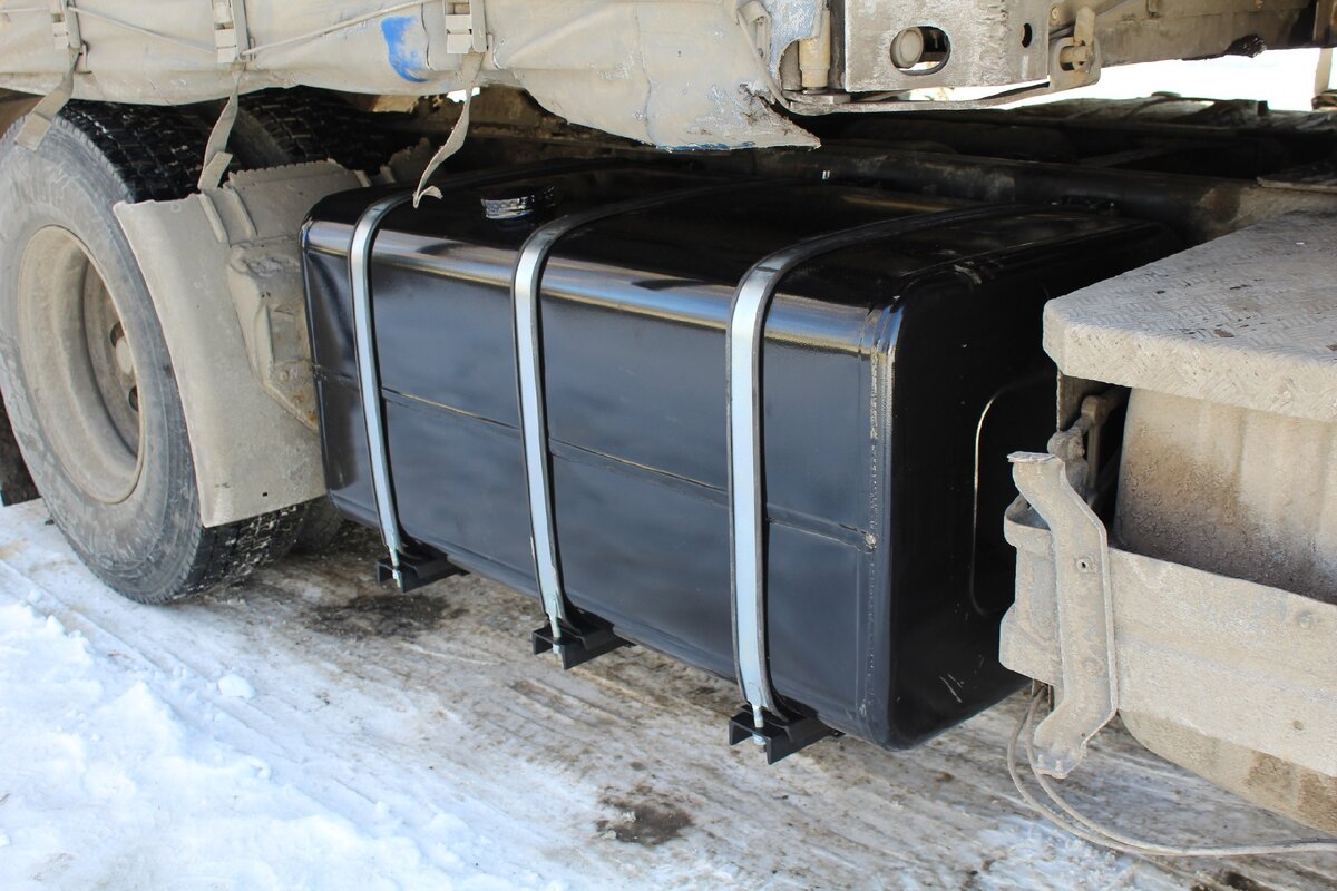 Стальной бак на Scania