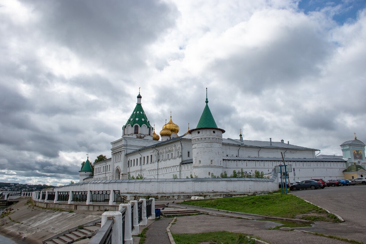 Архидиаконы Ипатьевский монастырь