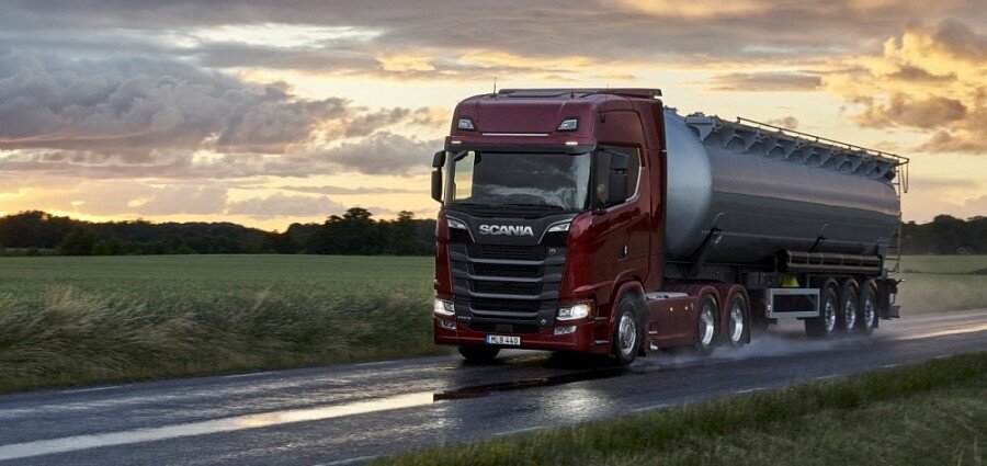 Компания Scania представила обновленные двигателей V8, а также новую линейку коробок передач Opticruise.