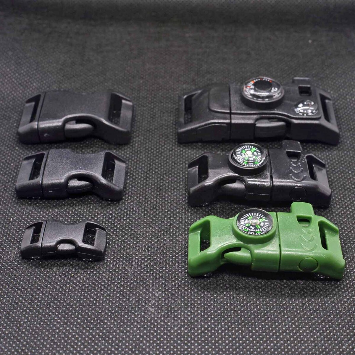 Фастекс - браслетный и с мультитулом выживания.