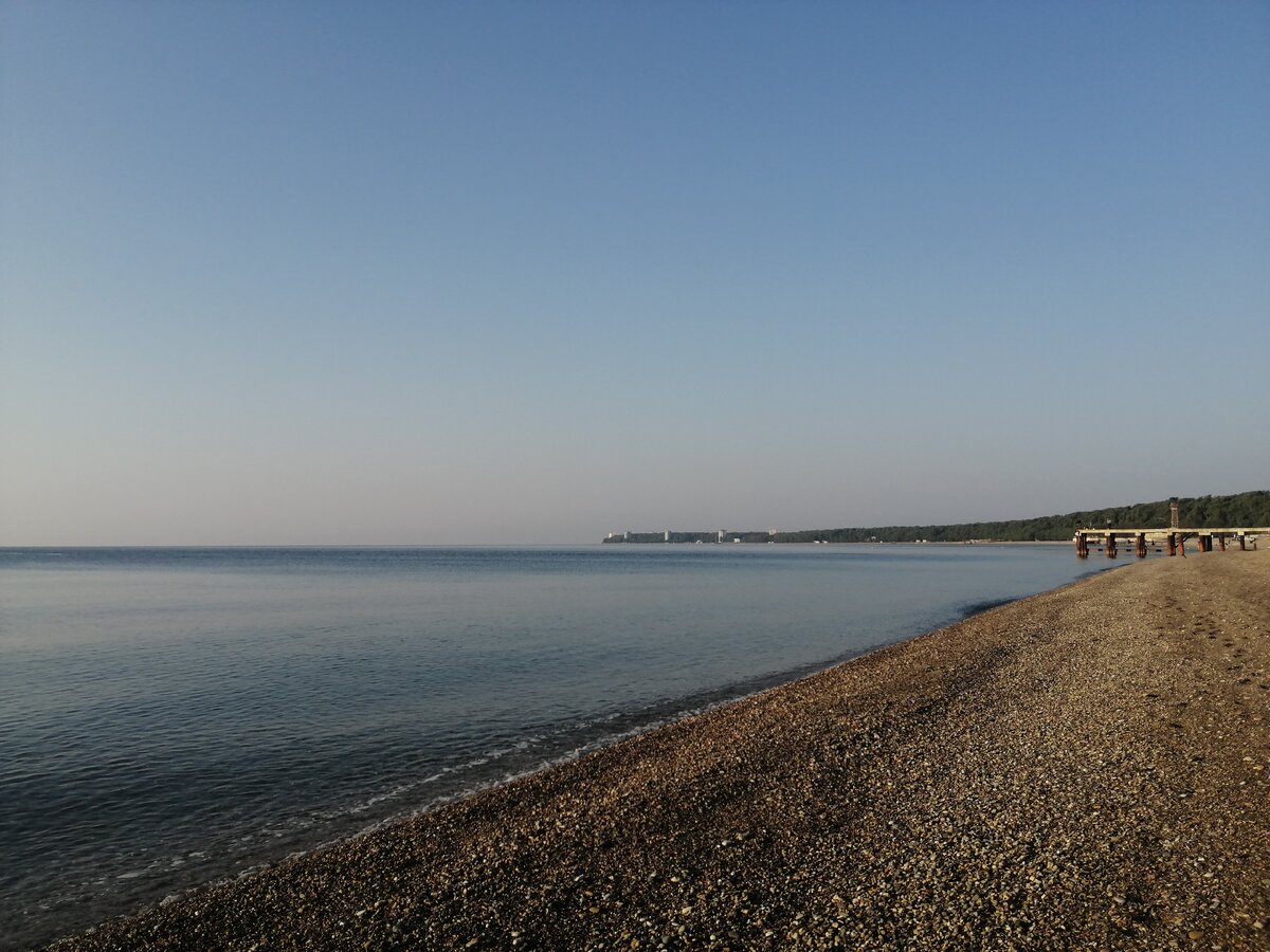 Центральный пляж села Лдзаа (Абхазия, Пицунда). Фото Светы Давыдовой