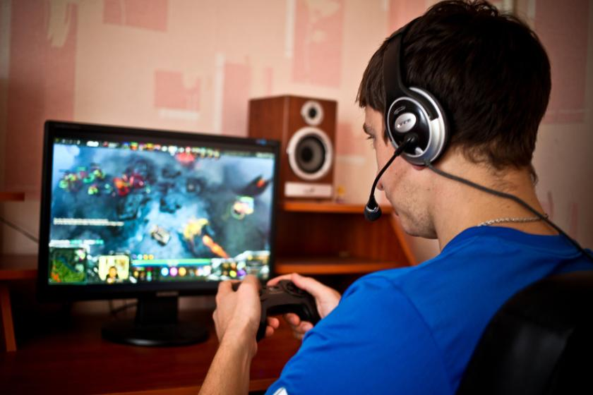 Я являюсь игроком в Dota 2, имею 6 тысяч рейтинга и неплохие успехи в киберспорте(об этом тоже будут статьи), но какое родителям до  этого дела, если я только "играю в игрушечки и бесполезно трачу жизнь в пустую"