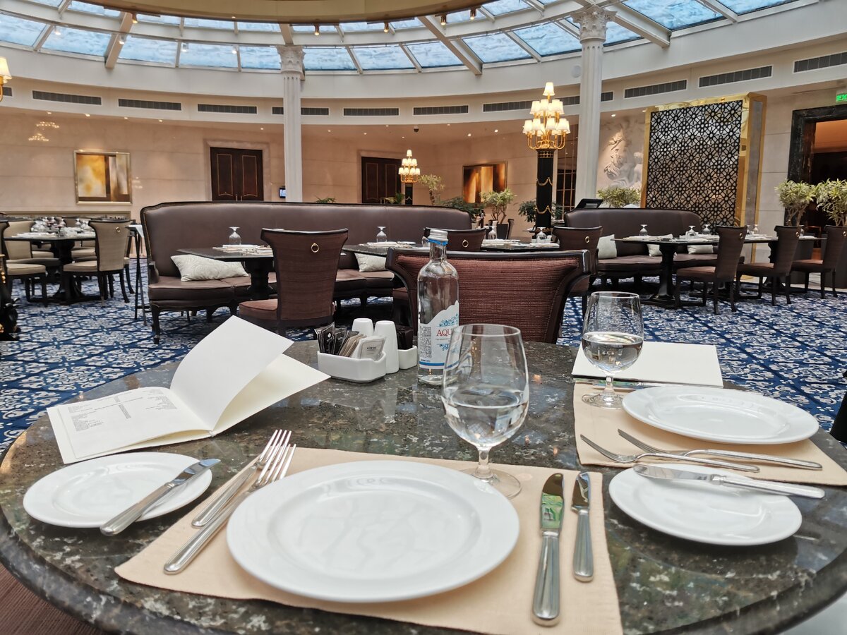 Попозже дополню статью фото с залом, пока только фото с ожиданием заказа