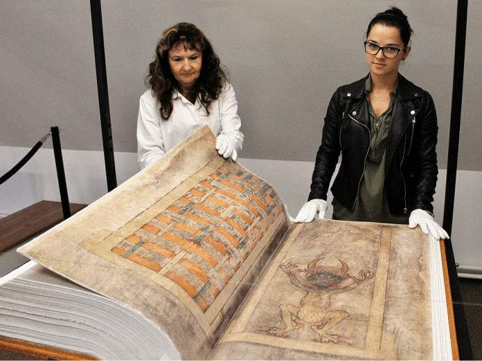 Источник:https://grandesmedios.com/codex-gigas-la-biblia-del-diablo/