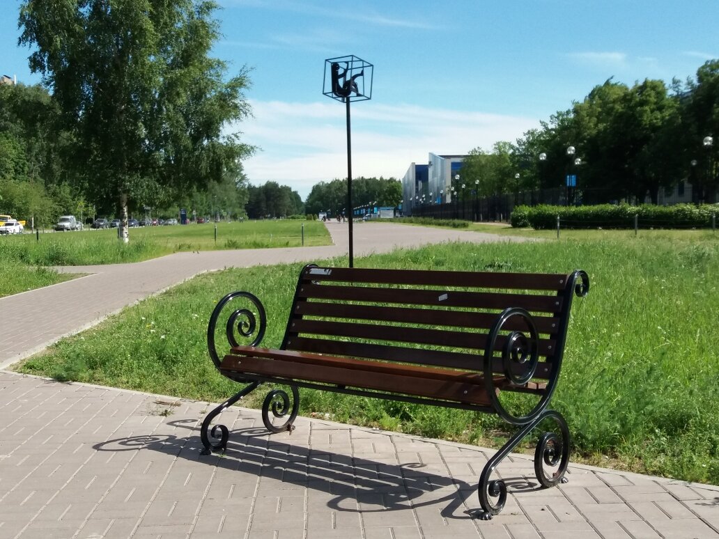 Сейчас памятник стоит здесь (фото автора)