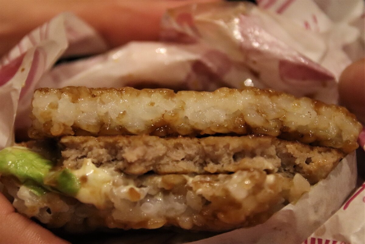 Макдоналдс в Японии - Rice burger и розовый Sakura-burger. Немного о ценах  и о зарплатах в маке | Япония глазами одного гайджина | Дзен