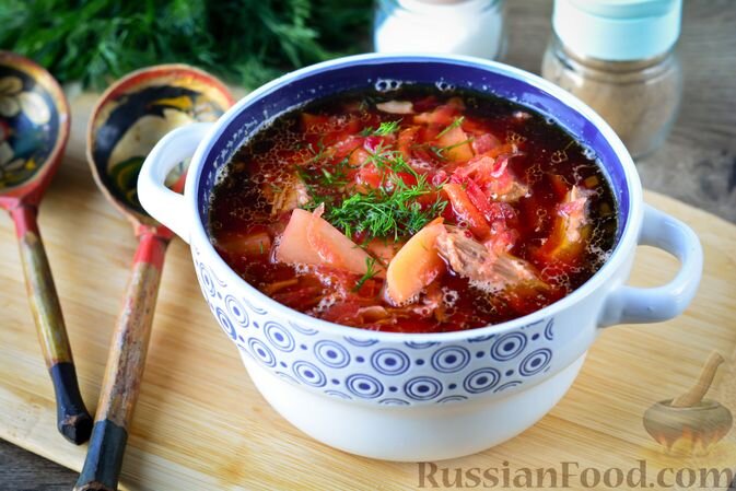говядина, свекла, картофель, морковь, лук репчатый, масло растительное, уксус, лавровый лист, зелень укропа, сахар, соль, перец чёрный молотый, вода