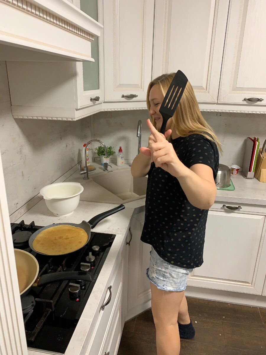 Муж опять сфоткал как я не накрашенная делаю блины 🥞 но Я самая красивая  девушка даже когда готовлю 🧑‍🍳 | Ольга Влог / Интерьер / Рецепты / Семья  / Психология отношений / Vlog | Дзен