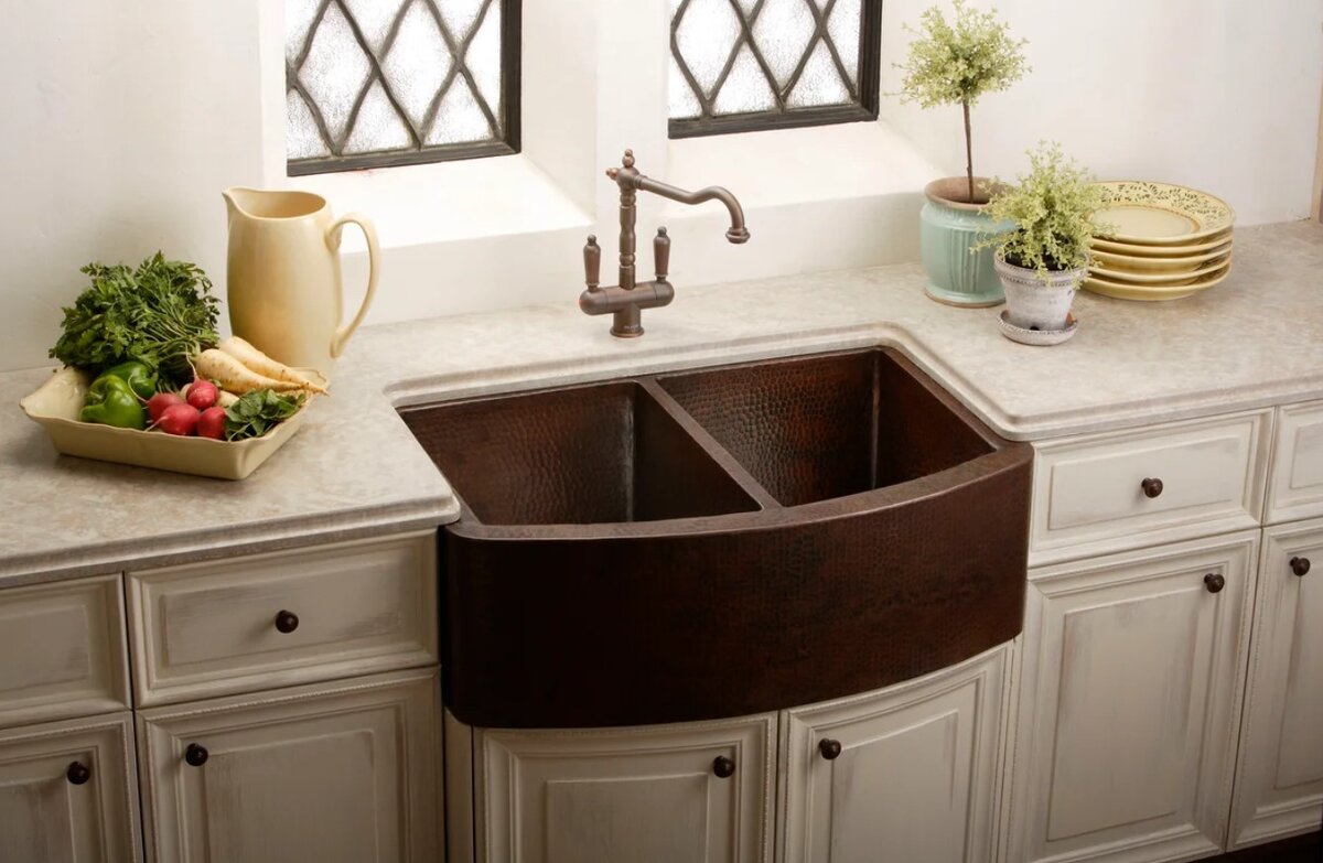 Накладные раковины устанавливается на напольный шкаф или часть кухонного гарнитура