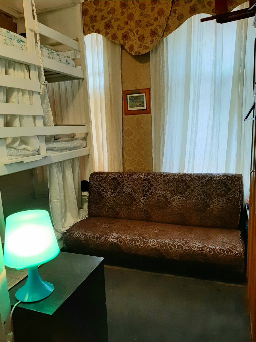 Хостел на Техноложке опустел. 