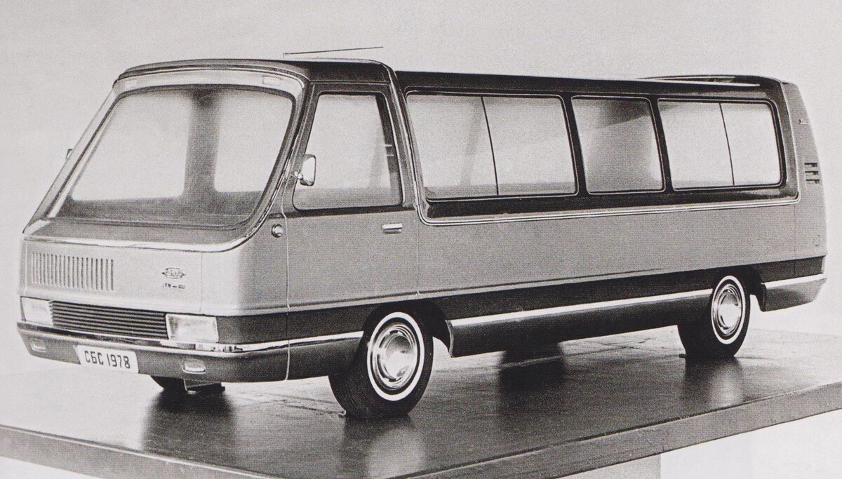 Макет автобуса третьего поколения ЗИЛ-119-78. Фото из книги Дмитрия Дашко «Юность» автобус для избранных» (листать вправо).