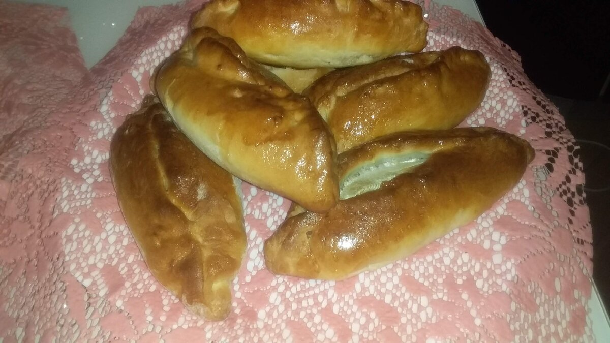 растегаи с селедкой и с капустой