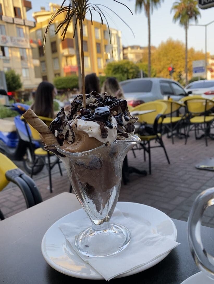 Калорий на 700, а то и 1000 обычно тянул мой подобный перекусон