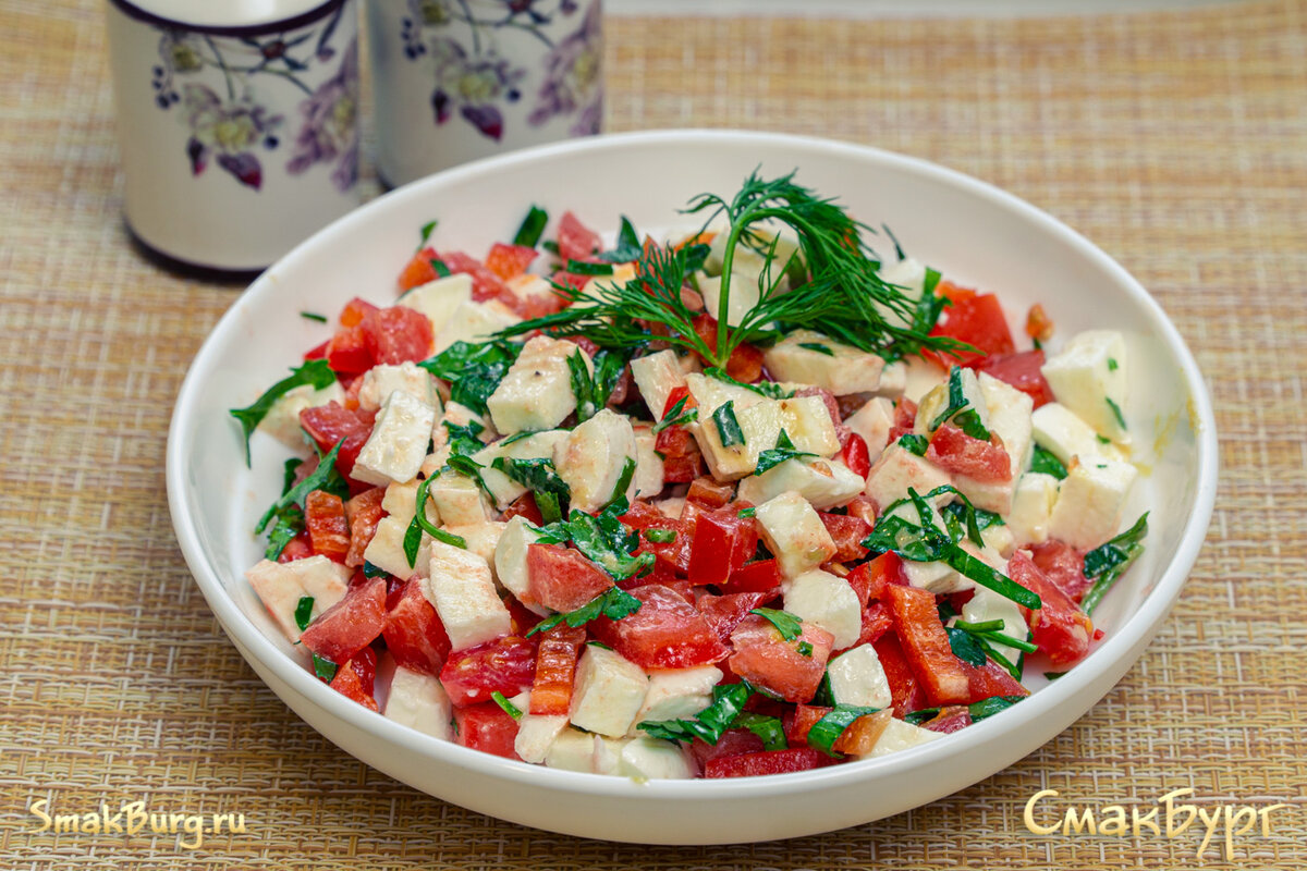 Восхитительный салат в итальянском стиле с болгарским перцем и моцареллой 