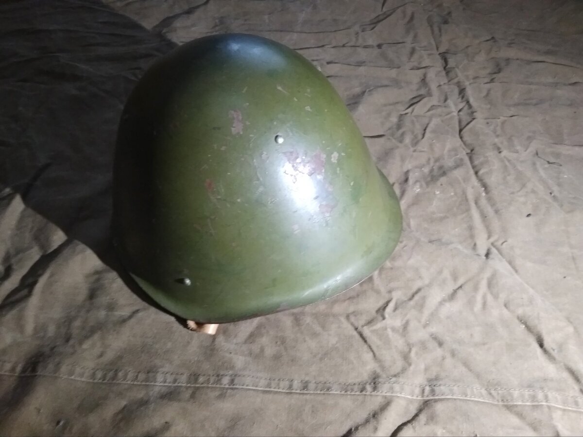 Шлем СШ-68. В таком служили не только наши отцы, но даже и деды.