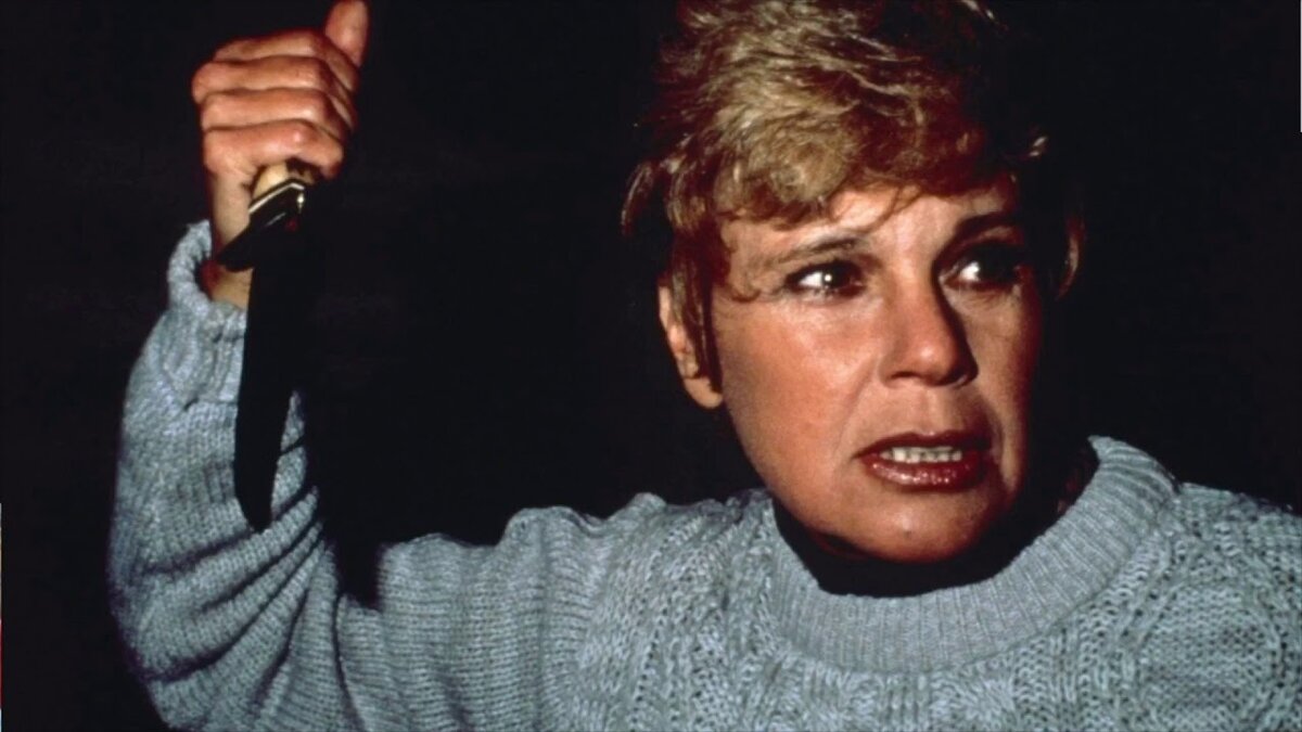 Актриса Бетси Палмер дала согласие сняться в культовом ныне слэшере "Пятница 13-е" (Friday the 13th, 1980) исключительно ради заработка. Дело в том, что незадолго до начала съемок у нее разбилась машина ("Мерседес") и ей срочно требовались деньги на новое авто. В фильме она сыграла маму Джейсона Вурхиса миссис Вурхиз- и вообще-то была первым убийцей в популярном франчайзе - только потом на первый план вышел ее сынок в хоккейной маске.