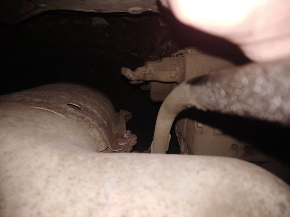 Генератор под толстым слоем грязи