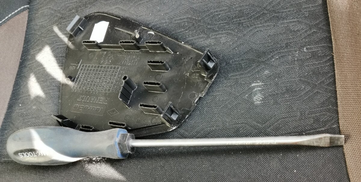 Крышка с отверткой