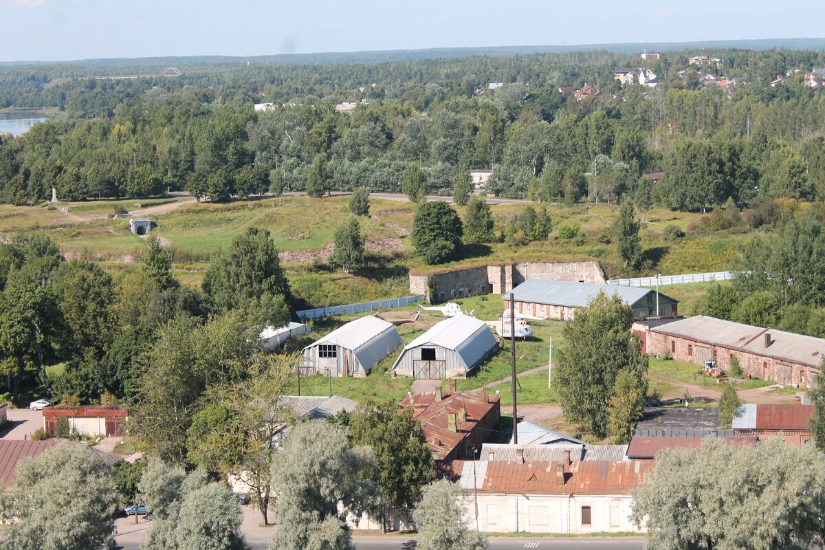 Исторический объект слева, технический - справа.