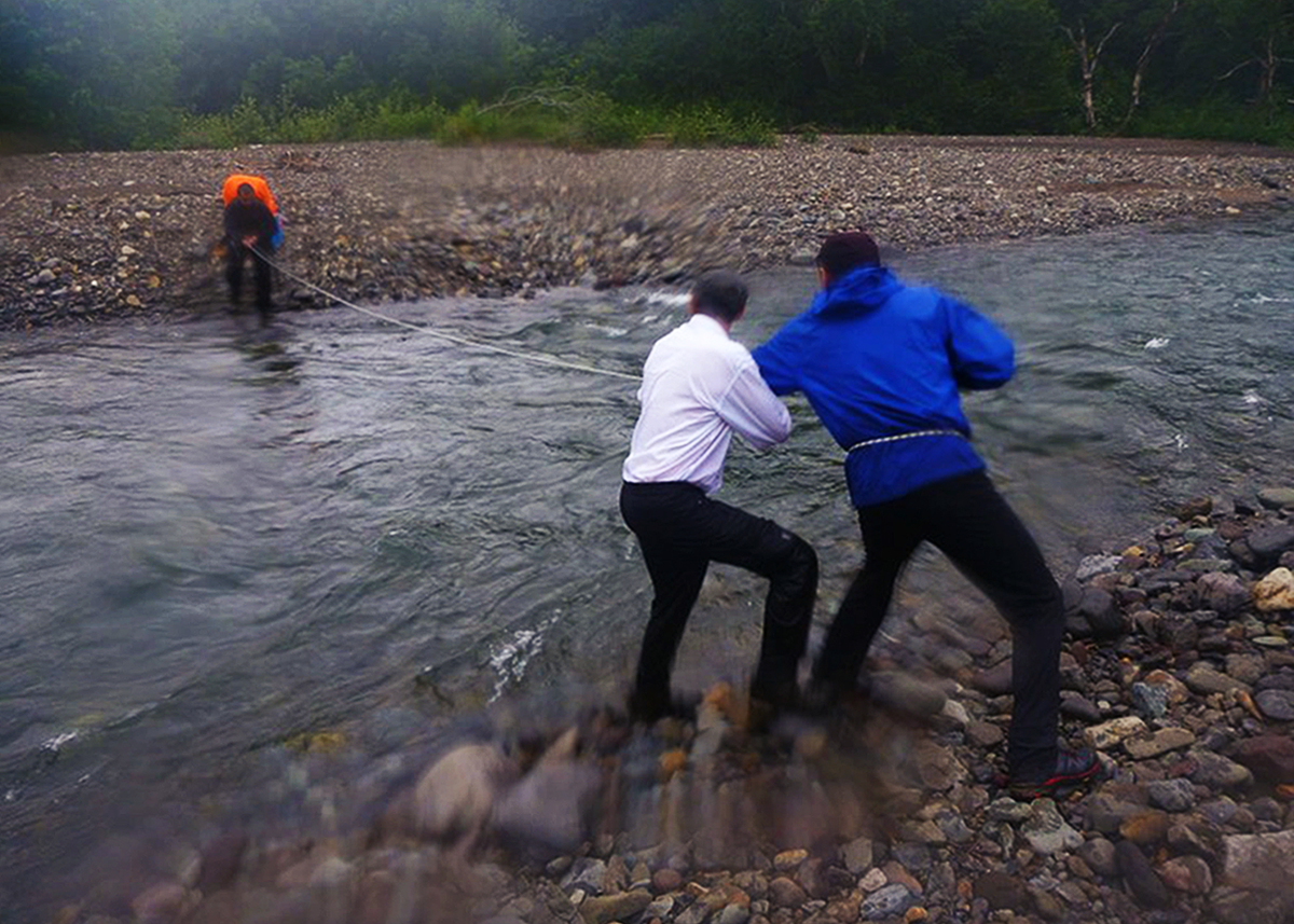 Как нам удалось пройти вброд 3 км горной реки, которая сбивала нас с ног