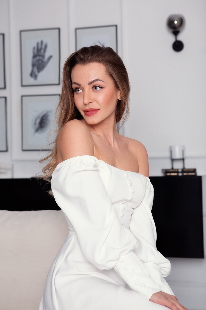 Фотографировал девушку в фотостудии