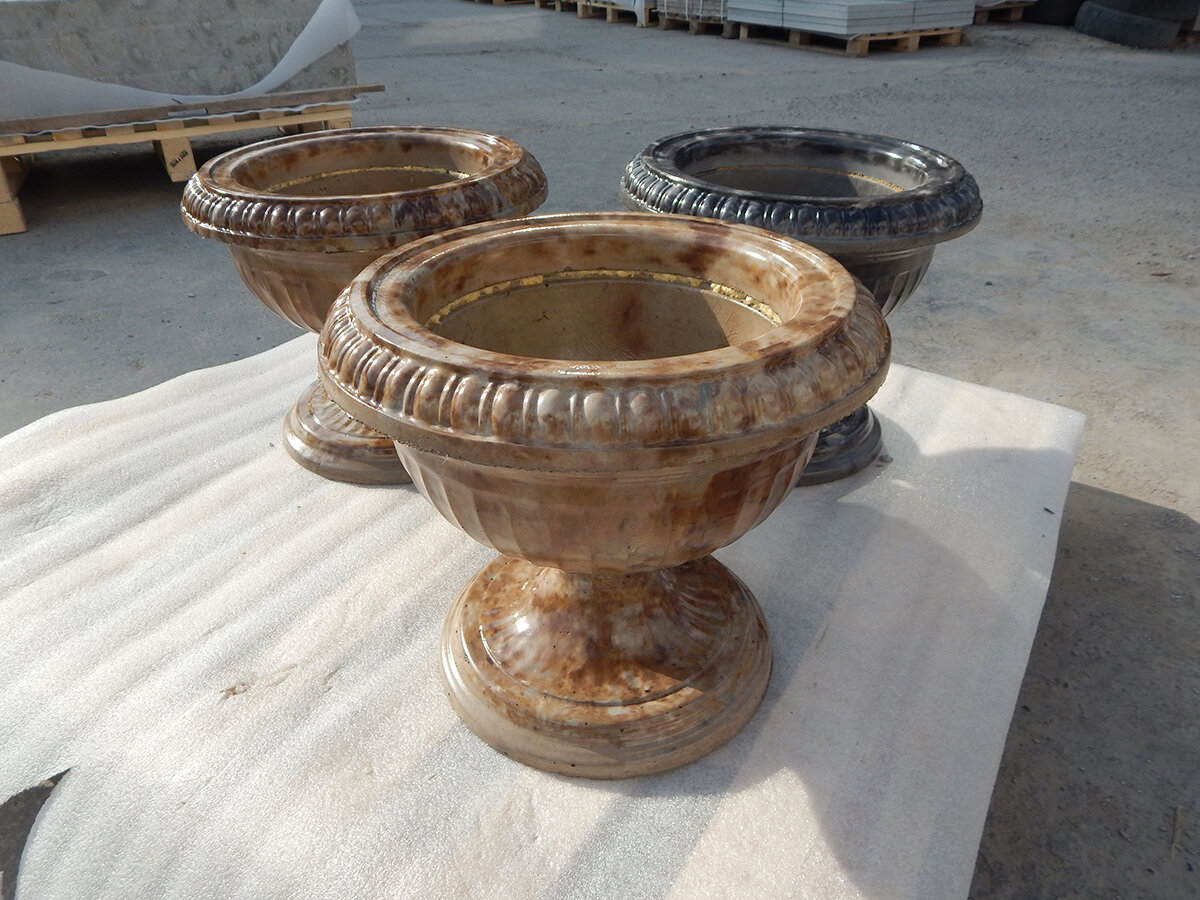 Уличные вазоны для цветников, имитирующие натуральный камень