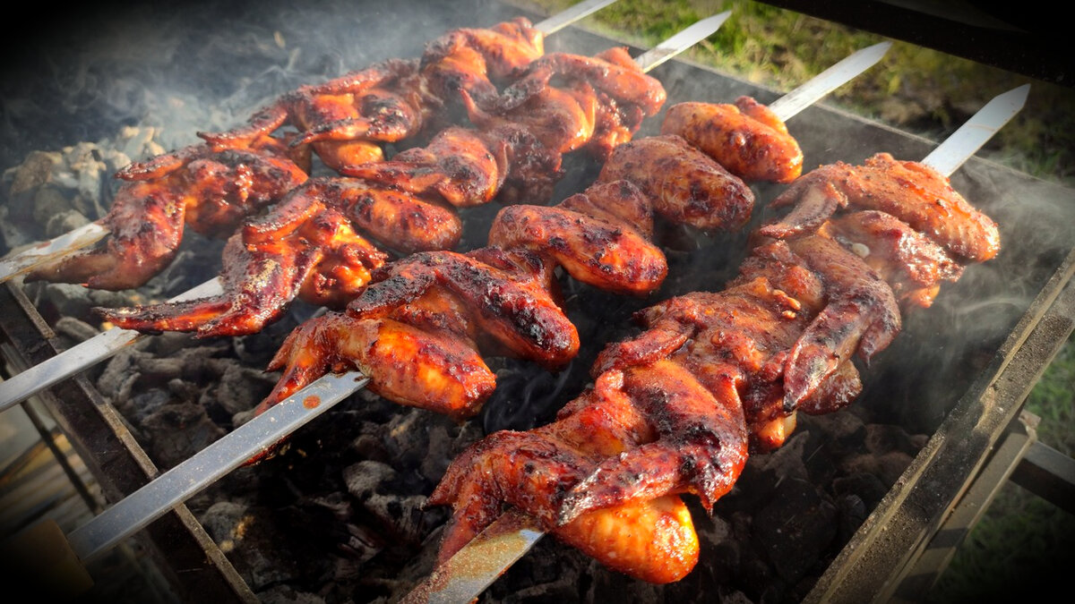 Рецепт гриля для пикника: куриные крылья BBQ с соусом из меда и горчицы - the Вкусно