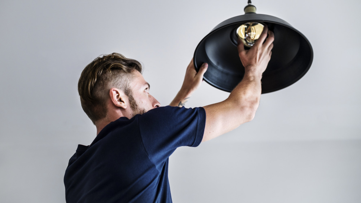 Сколько нужно инженеров чтобы вкрутить лампочку. Сколько надо чтобы поменять лампочку. Светодиодные лампы потребление электроэнергии таблица. Заменить лампочку. Сколько нужно чтобы поменять лампочку.