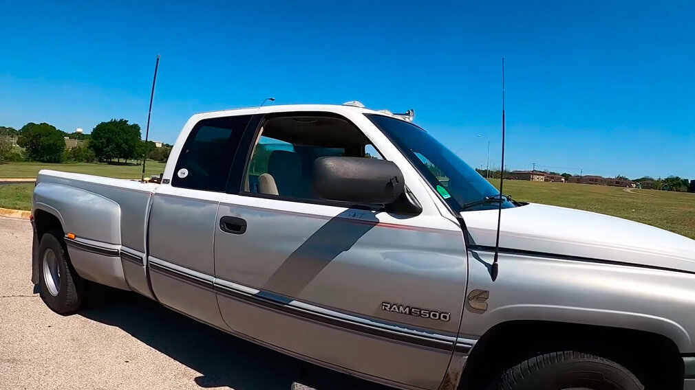 Dodge Ram 3500. Скриншот с YouTube-канала Pickup Truck Plus SUV Talk