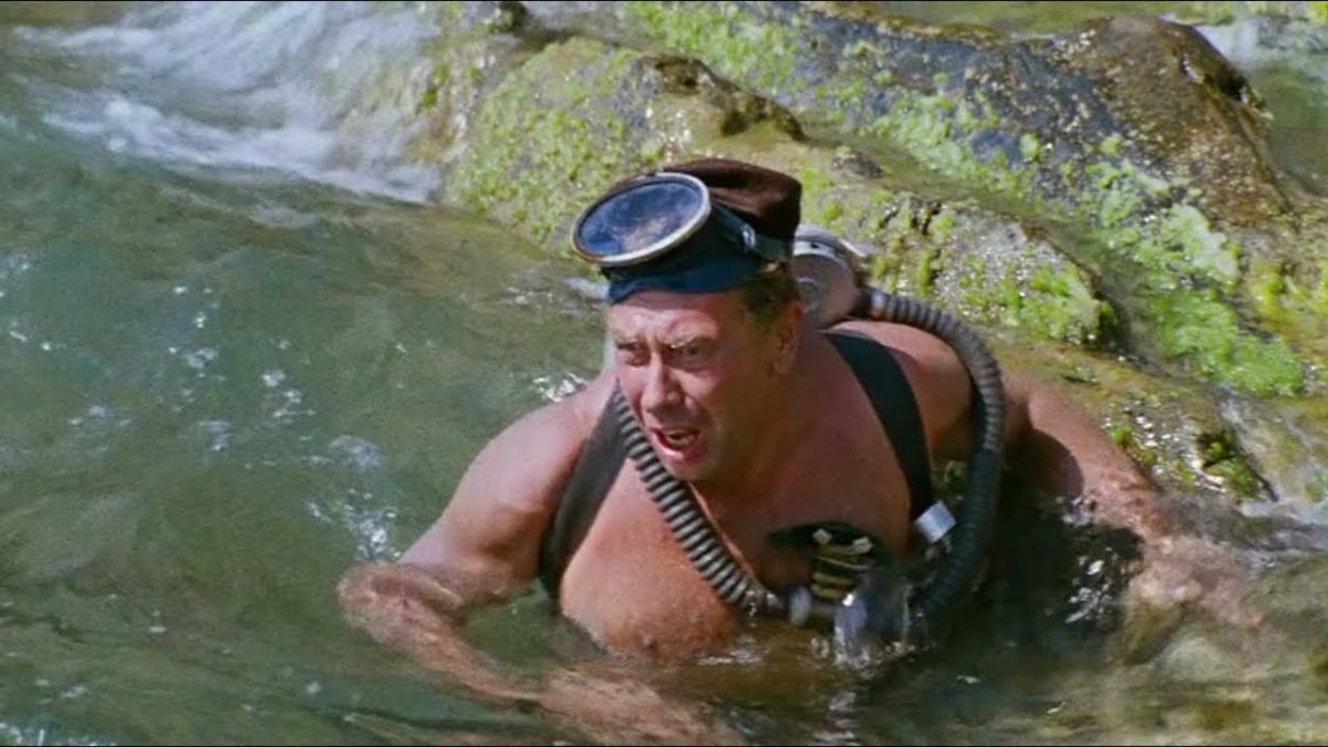 Анатолий Папанов в холодной воде.