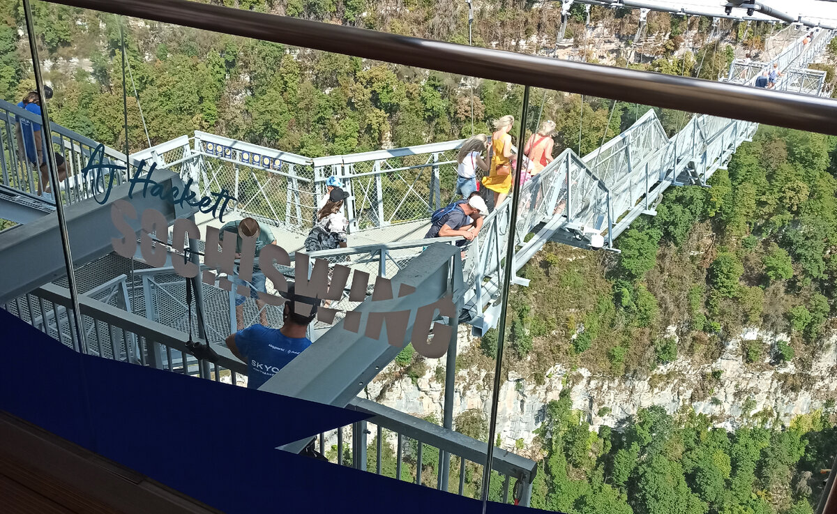 Фото моста смогла сделать только такие. На самом мосту из-за страха совсем не могла фотографировать 