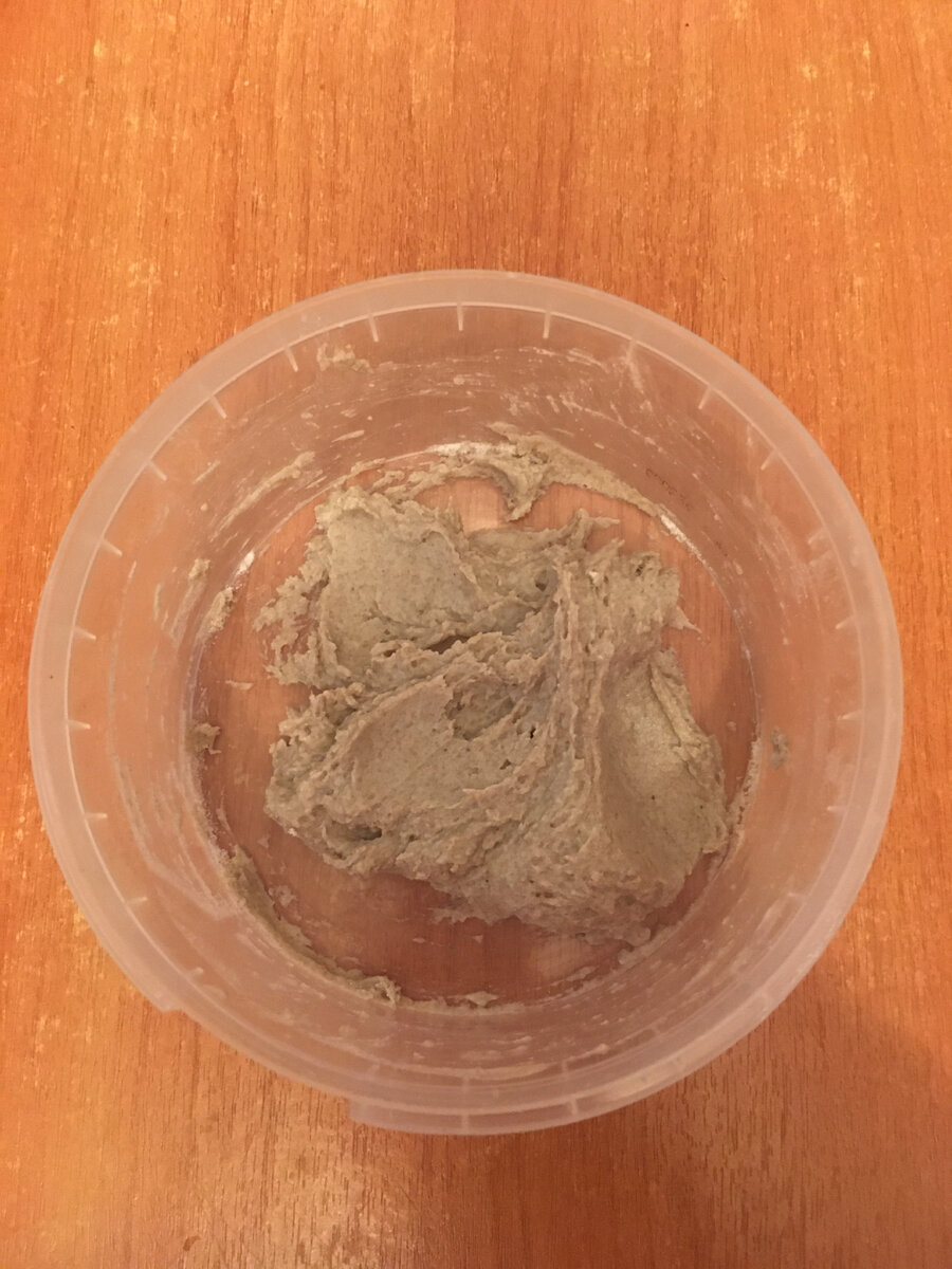 Первый день закваска как кусок теста. 