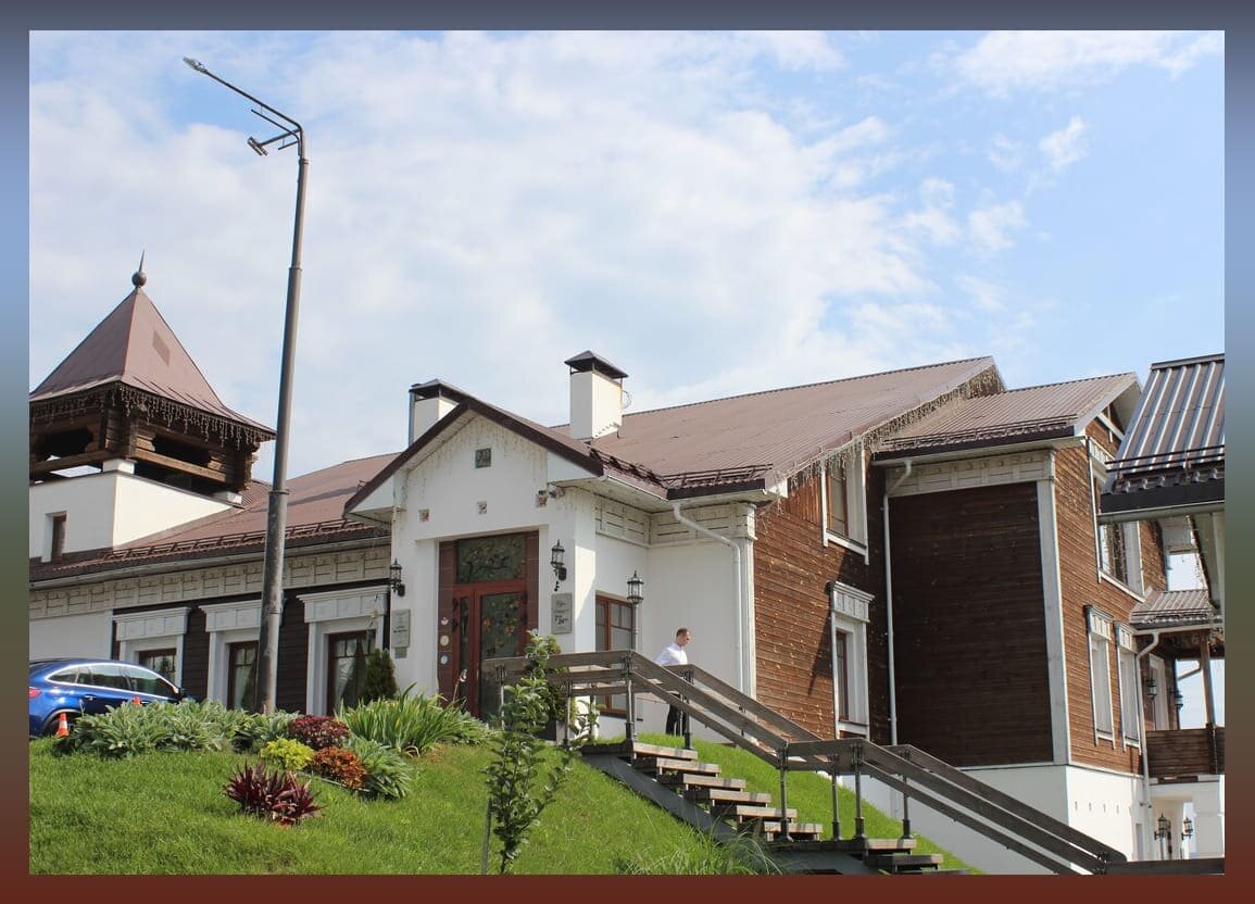 Здание ресторана "Круча" и ресепшн отеля "Вознесенская Слобода".