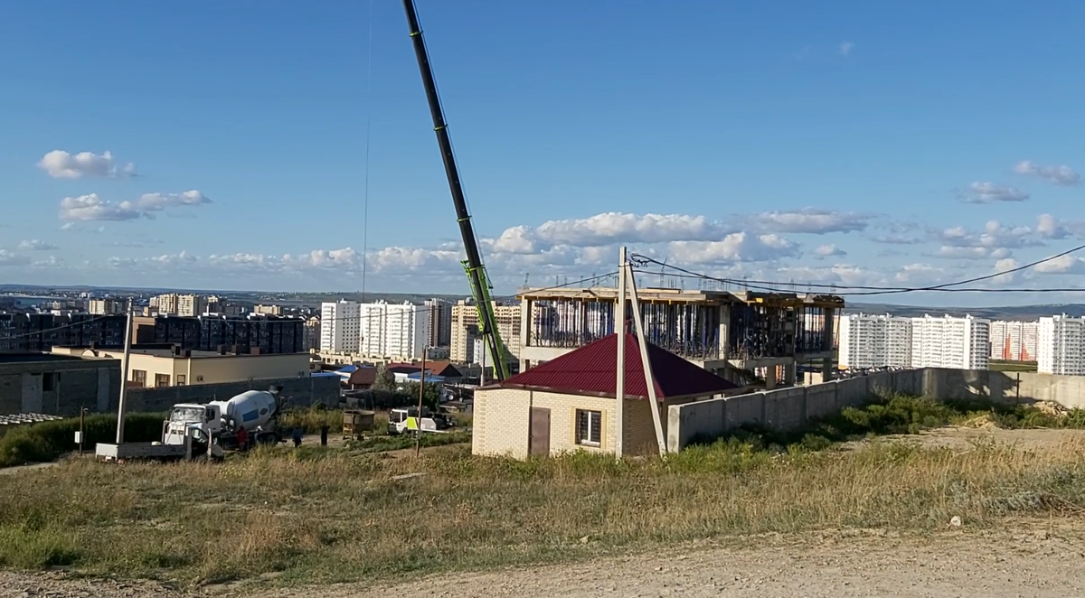 Фото автора. Заливка плиты перекрытия на втором этаже строящегося дома.