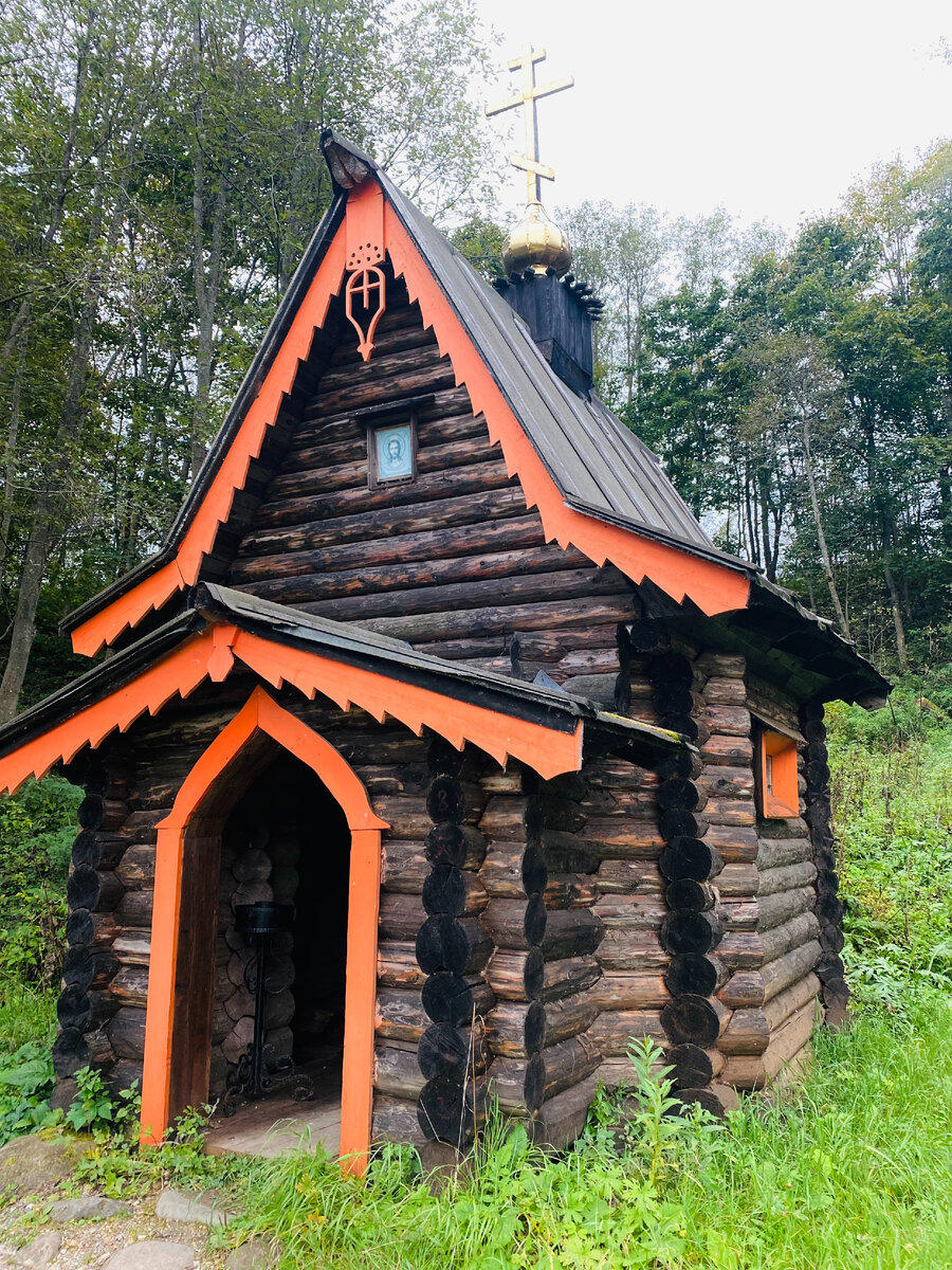 Вход к источнику Святогорово. Московская обл. Дмитровский район.