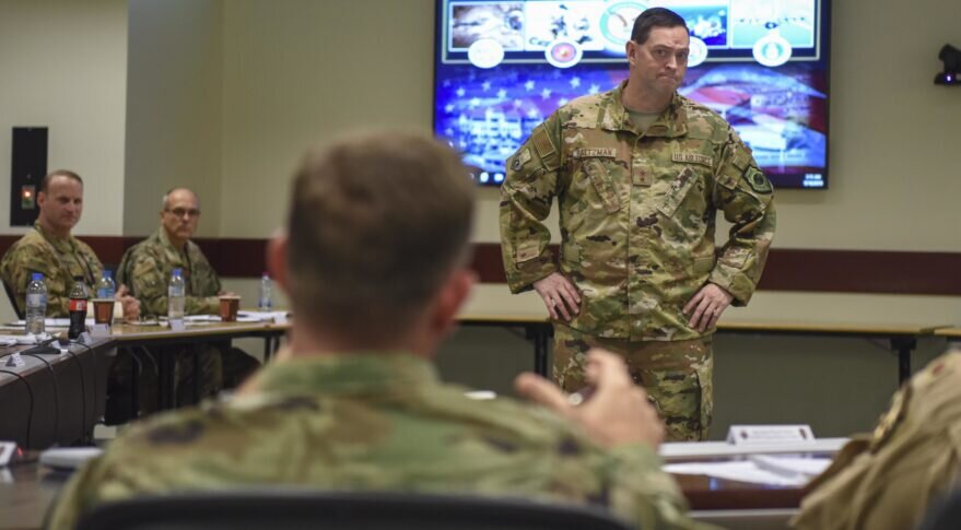 Генерал-лейтенант .B Ченс Зальцман, заместитель начальника отдела космических операций, ранее занимал должность заместителя командующего Центральным командованием ВВС США на авиабазе Аль-Удейд, Катар. Фото: ВВС США