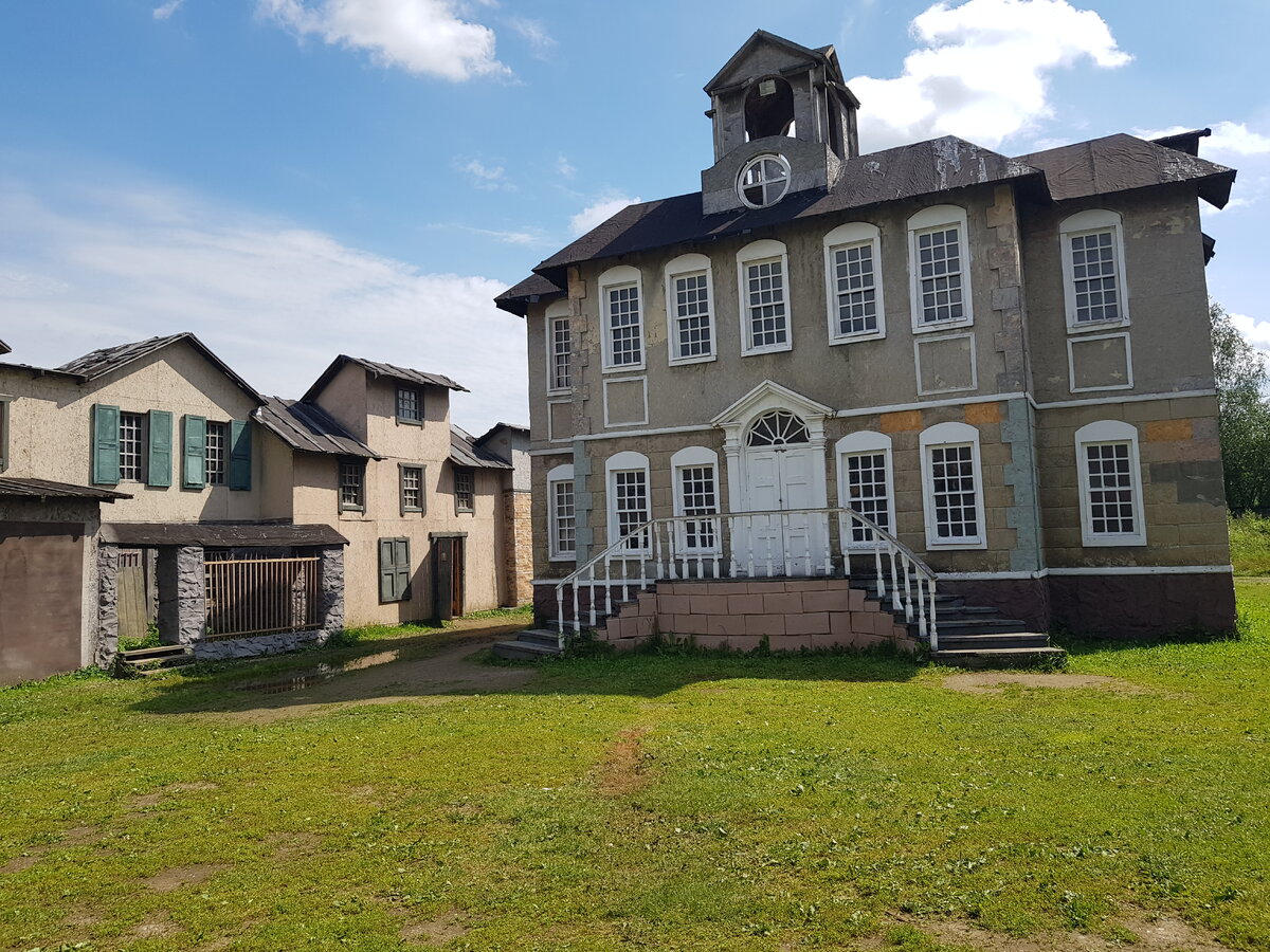 Фото автора. Дом на площади Киногорода