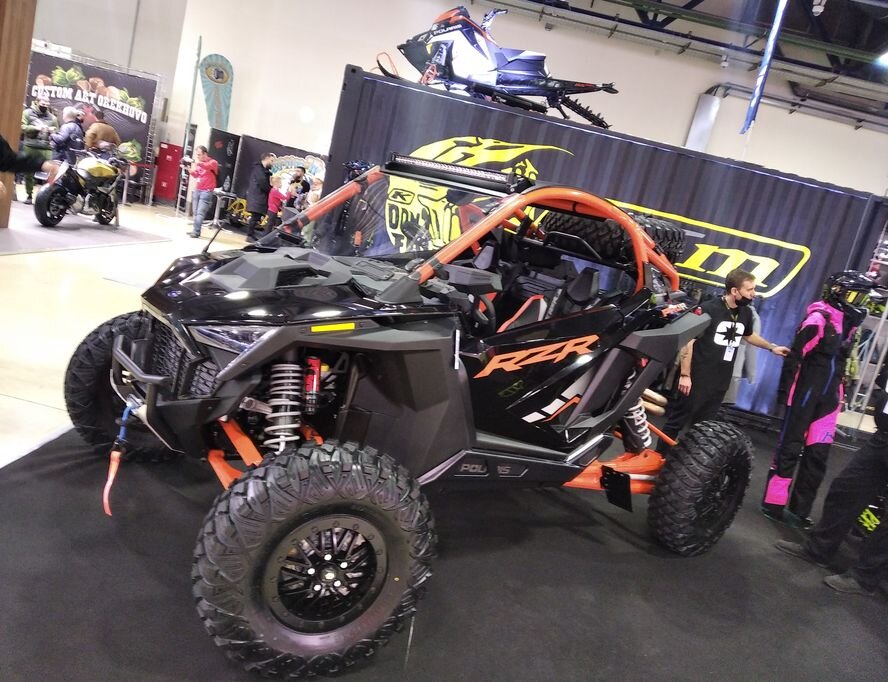 Polaris RZR: двигатель имеет рабочий объем 2 литра!