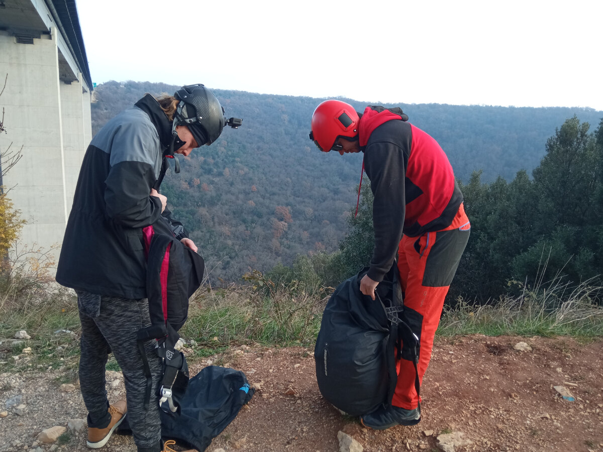 Словенец и владелец "Бэйс-хауса" Дариан готовятся к прыжку
