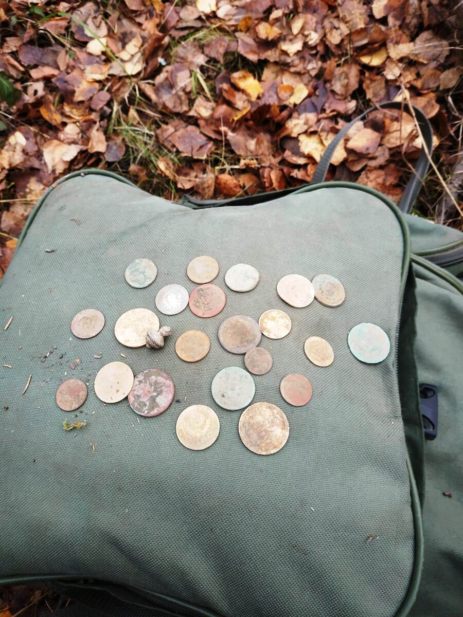 Находки на рюкзаке.