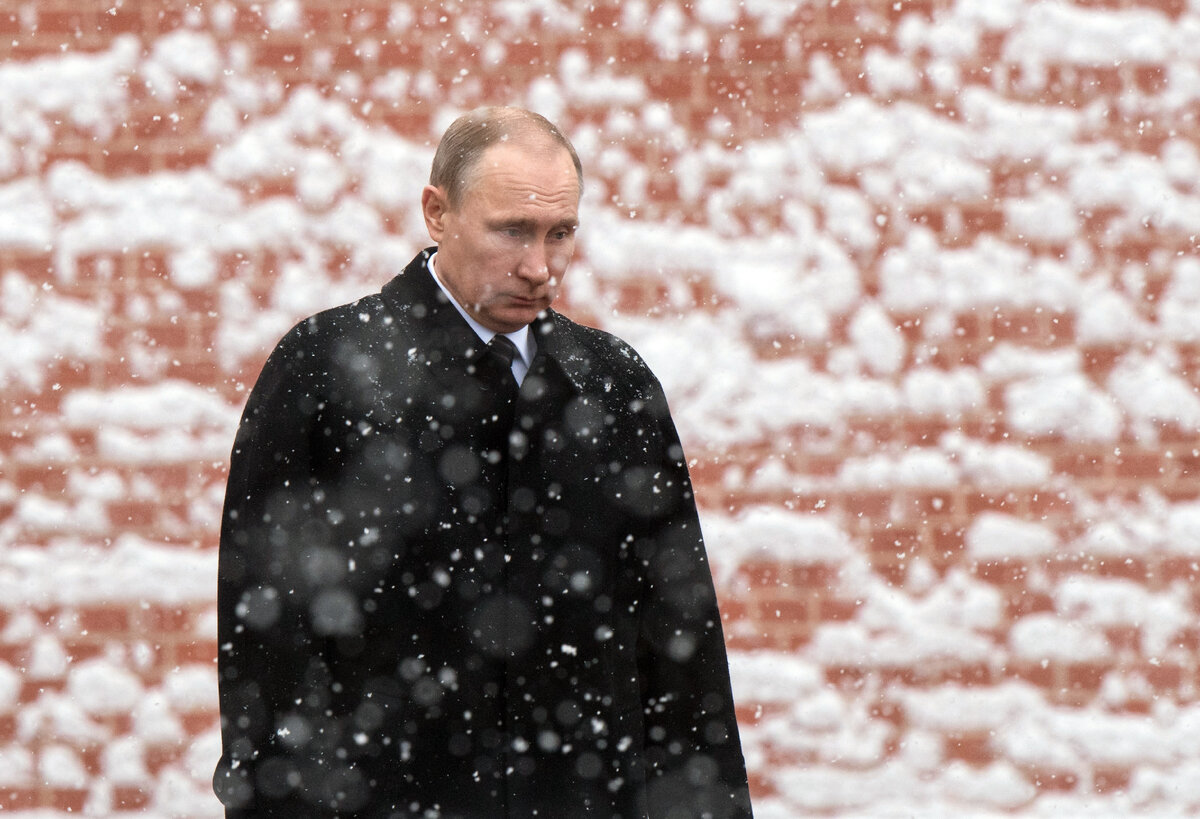 Не нужный ни своим, ни чужим. 