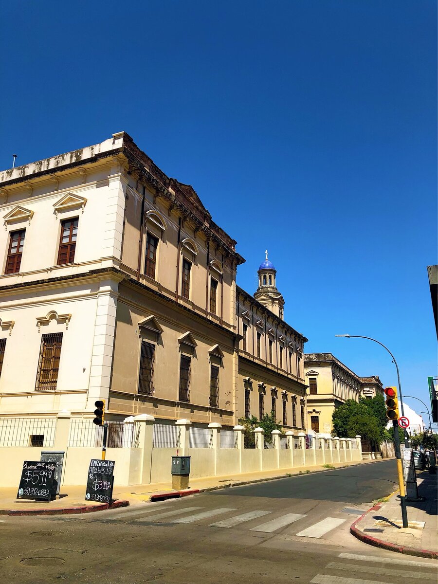 Улицы Кордобы, Аргентина.