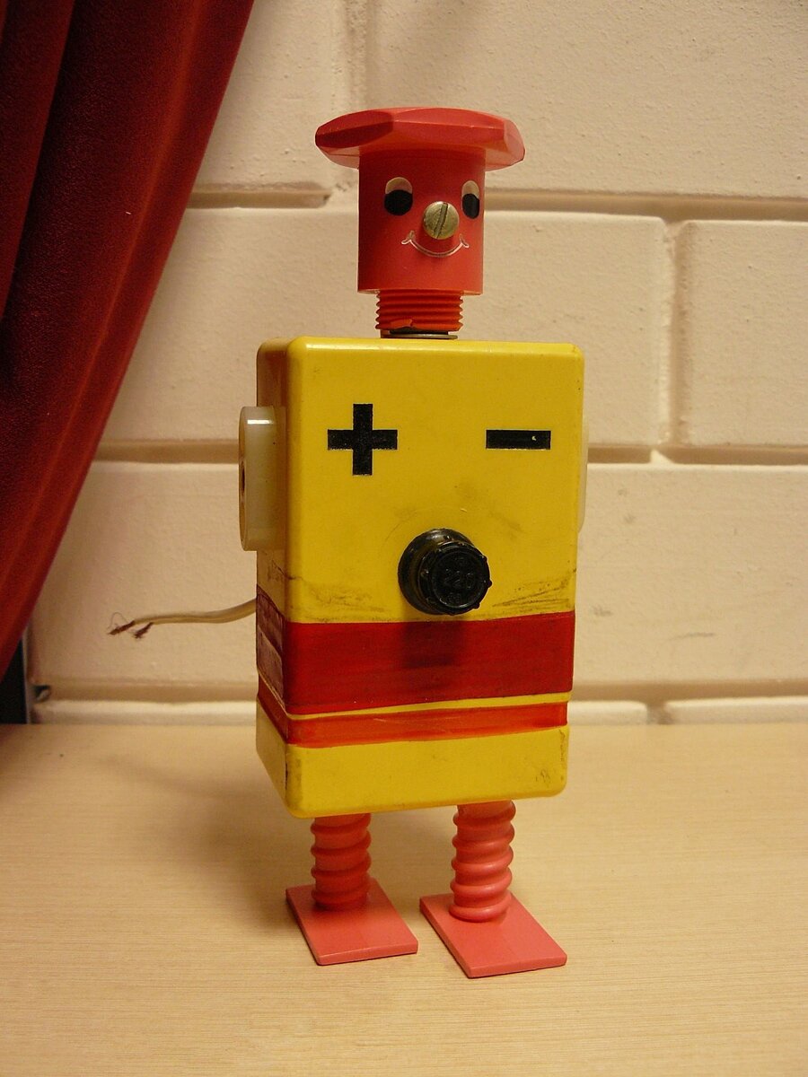 Робот «Самоделкин». Этот лот оценивается на мешке в 1988 рулей. Фото: meshok.net