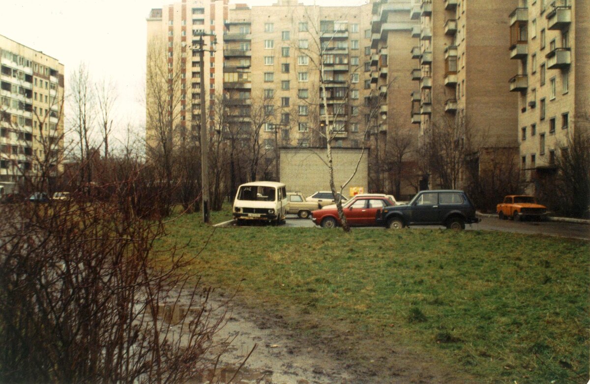 Бухарестская улица 1993