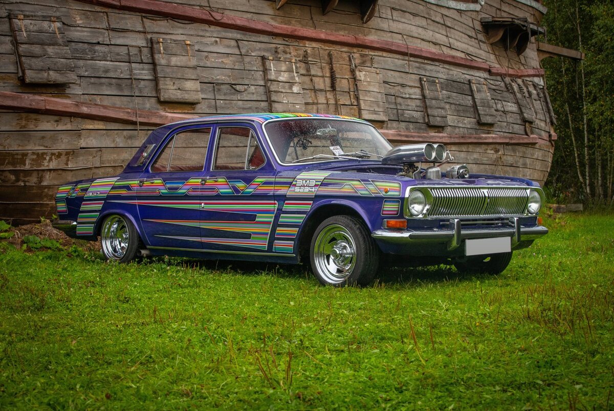 Казалось бы, придумать что-то новое в кастомайзинге сложно, ведь уже построено множество машин. Однако владельцу этой «Волги» все же удалось создать уникальный проект